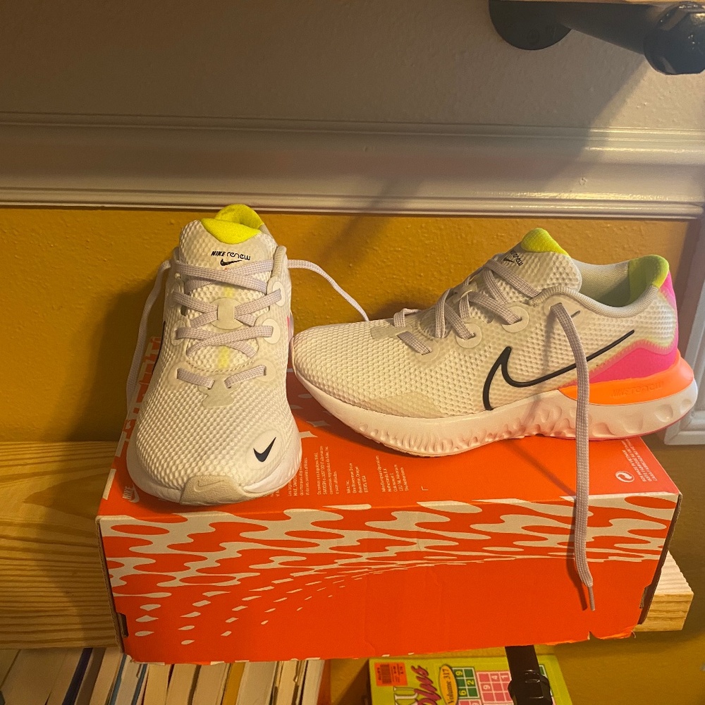 COPY - Nike Renew Run Sneakers